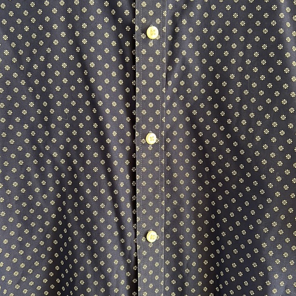 Tommy Hilfiger shirt. - Picture 2 of 5